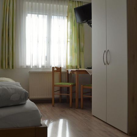 Fruehstueckspension Sterr Strebersdorf Екстериор снимка