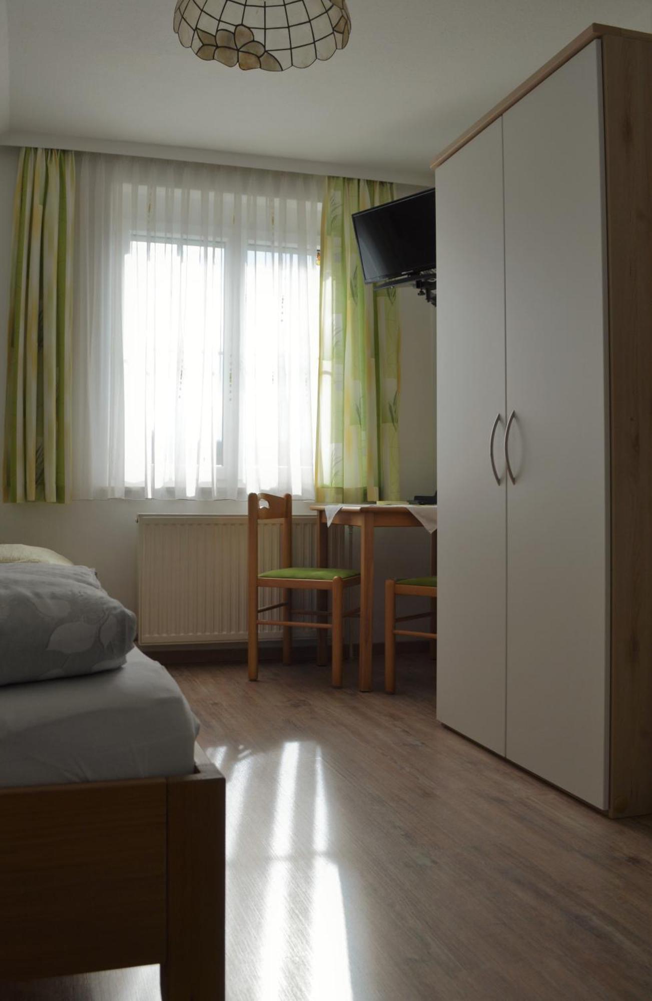 Fruehstueckspension Sterr Strebersdorf Екстериор снимка