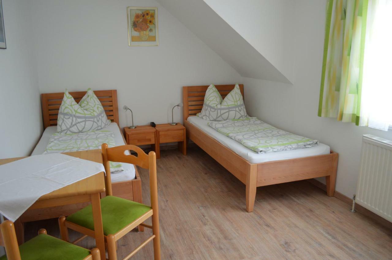 Fruehstueckspension Sterr Strebersdorf Екстериор снимка